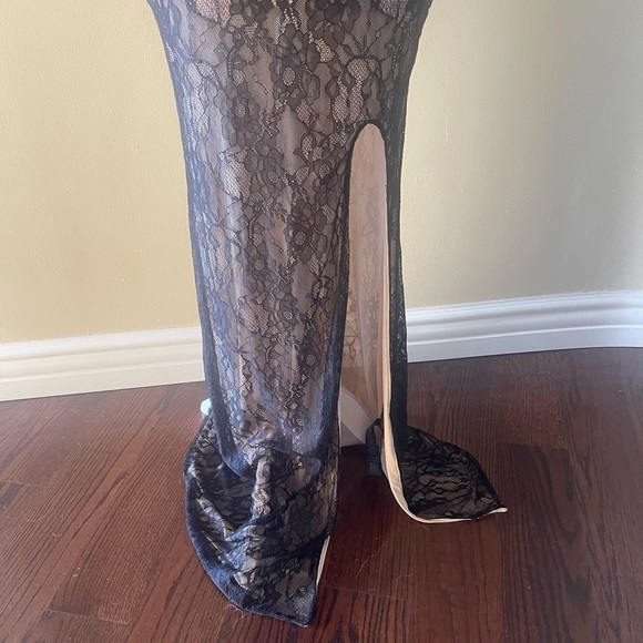 ASOS Design Lace Sheer Maxi Dress - Picture 7 of 10